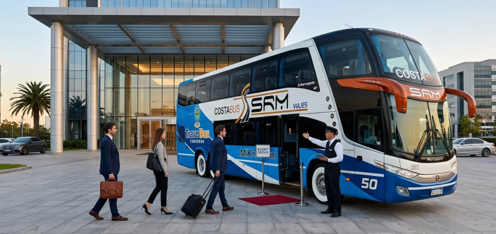 Unidades ejecutivas de Costa Bus preparadas para el traslado de personal y contrataciones de micros para viajes empresariales y eventos corporativos.